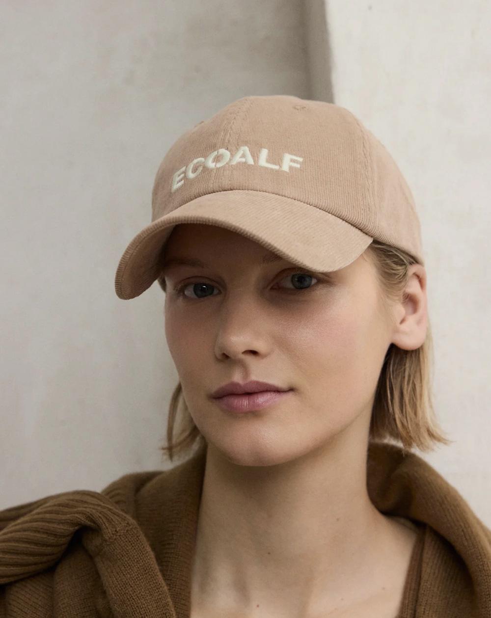 CURDO CAP SWAN