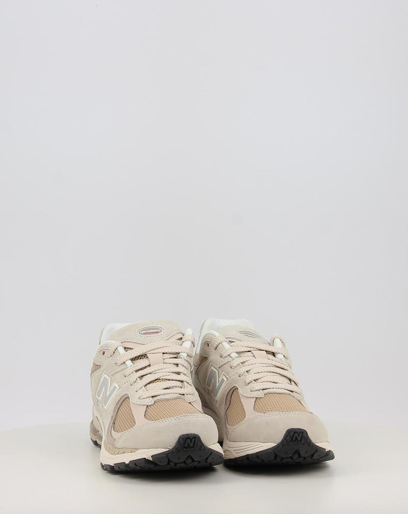 Zapatillas NEW BALANCE U2002RB beig