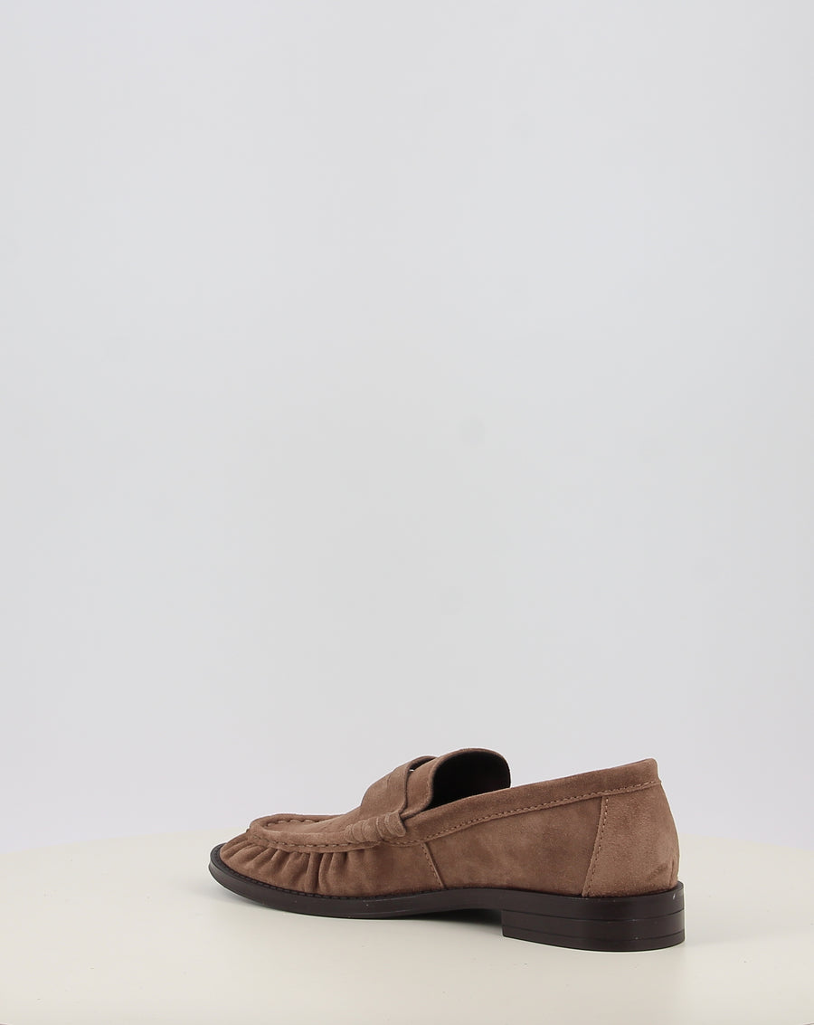 5706